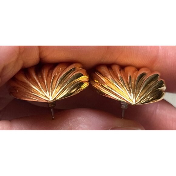 Vintage Heart Earrings Pinup Gift Classic 80s Gold Tone Avon 1" Heavy Valentines - Picture 10 of 12